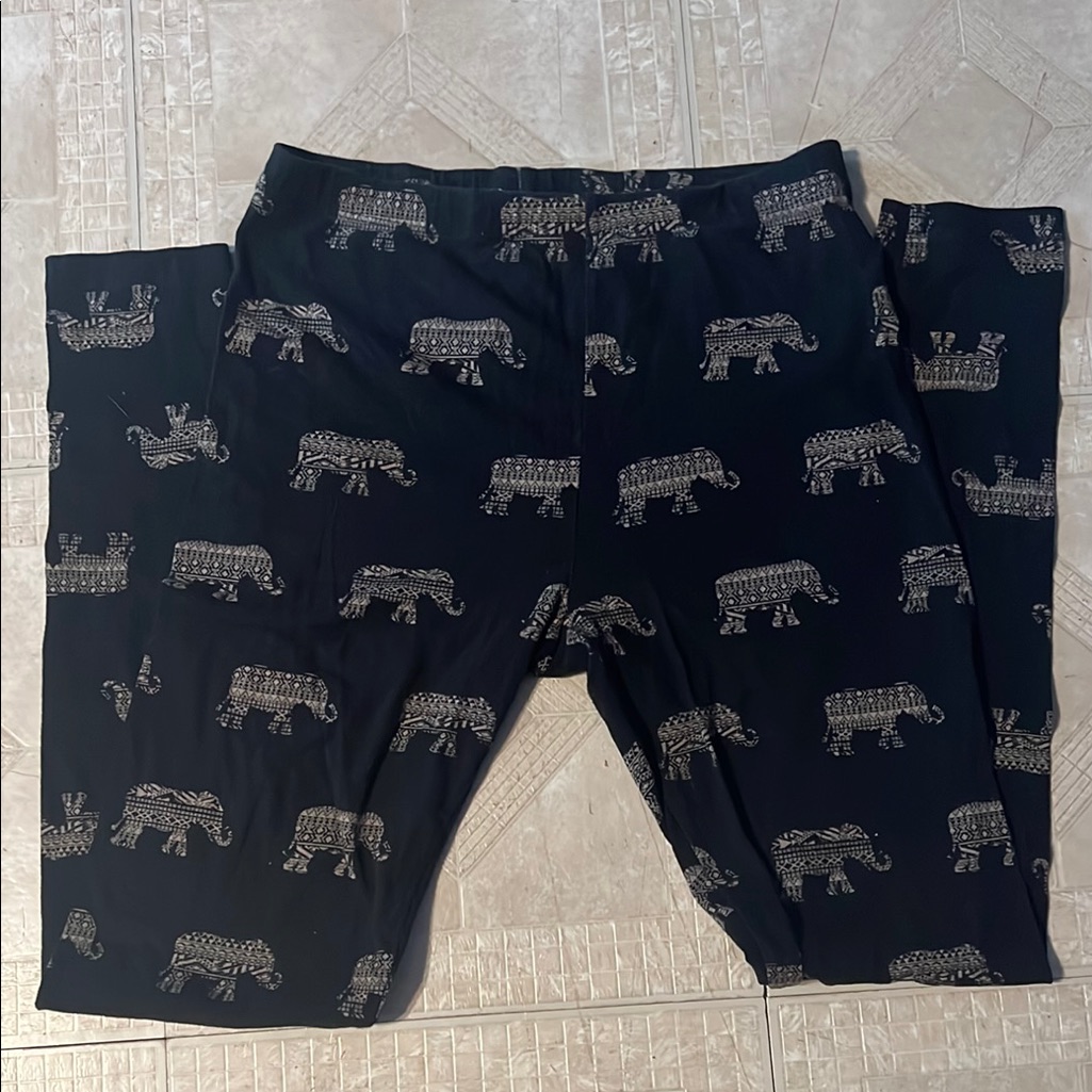Forever 21 Black Elephant Print Leggings